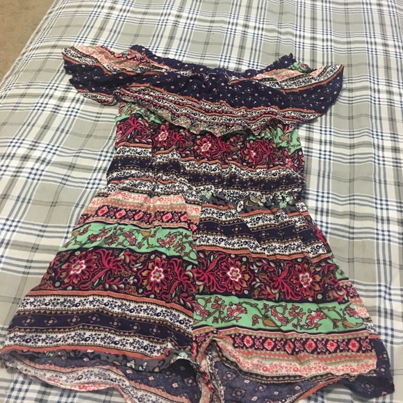 Off shoulder romper. - Picture 1 of 1